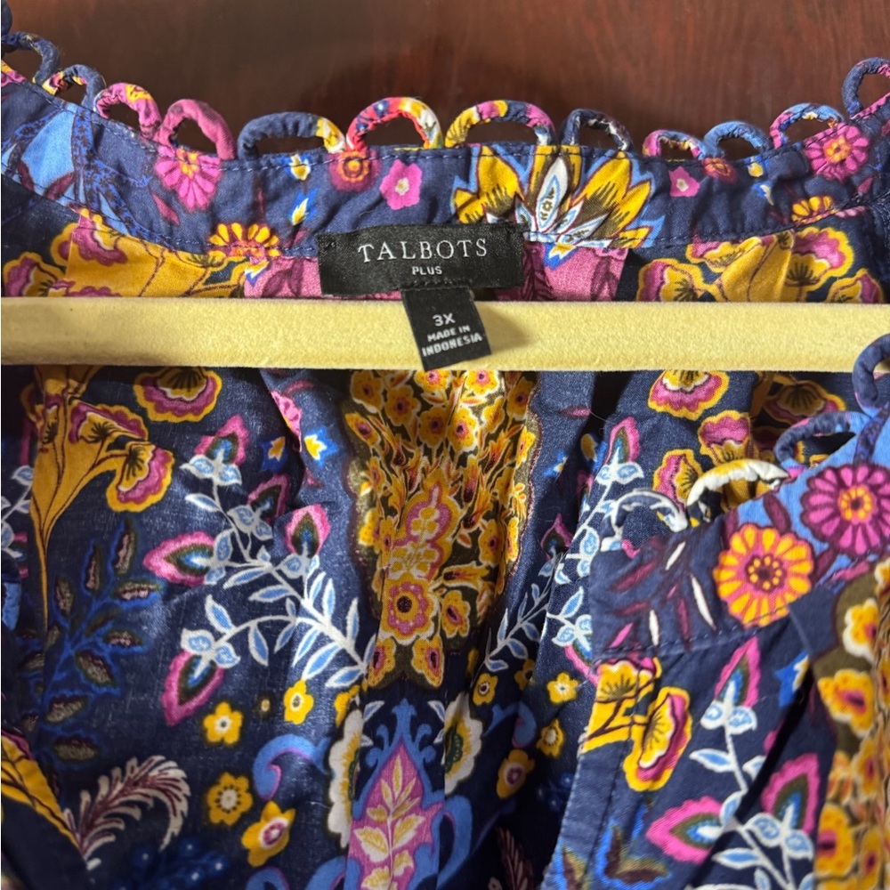 TALBOTS PLEATED SLEEVE POPLIN TOP - FLORAL MEDALLION - Picture 5 of 7